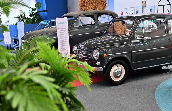 За оне који би да се присете своје младости, или пак да сазнају који су аутомобили јездили нашим друмовима, изложени су модели који су обележили аутомобилску историју ових простора: Застава 1400 БЈ, Застава 750 као и Застава 101 - Sputnik Србија