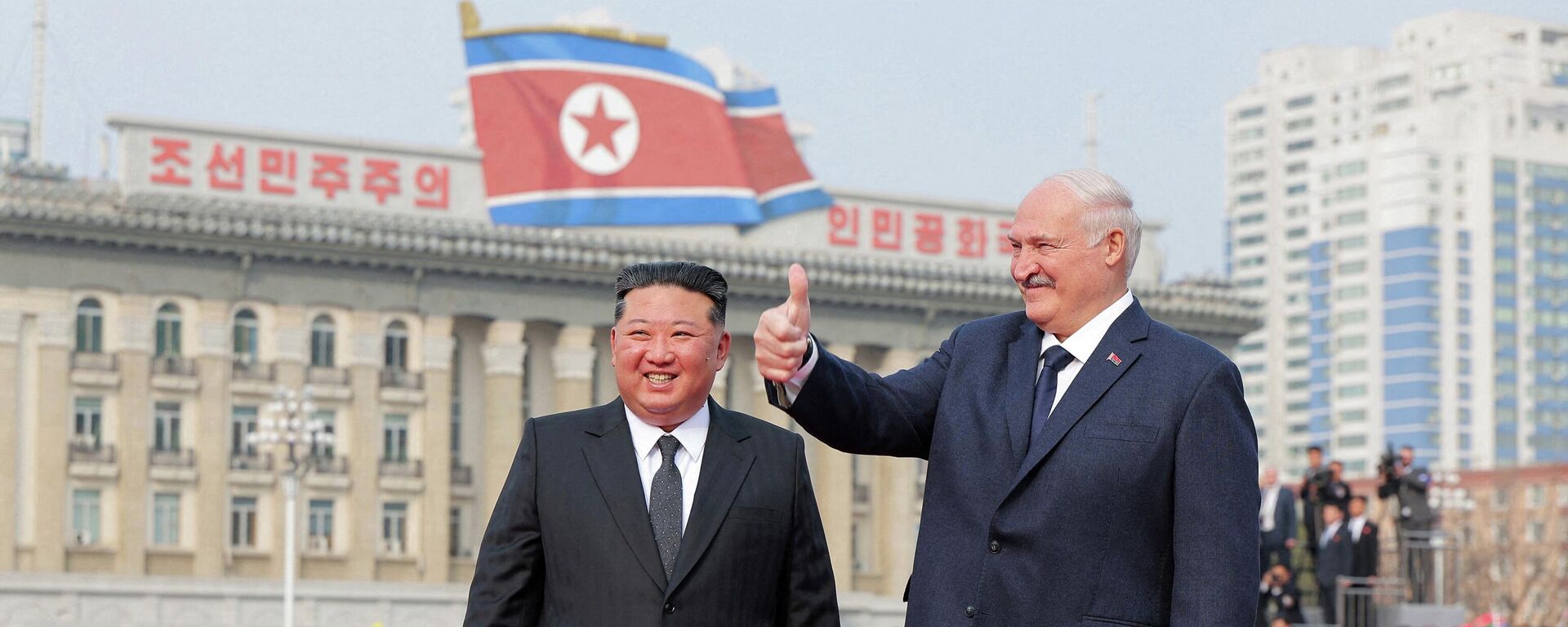 Президент Белоруссии Александр Лукашенко и лидер Северной Кореи Ким Чен Ын во время встречи в Пхеньяне, Северная Корея - Sputnik Србија, 1920, 26.03.2026
