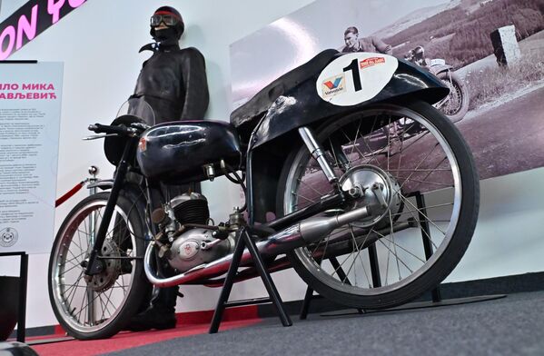 Један од славом овенчаних двоточкаша је овај спортски мотоцикл (Puch од 125 ccm) који је припадао чувеном професора Машинског факултета, Михаилу Мики Борисављевићу, који је са њим учествовао у трци око Калемегдана 1939. године - Sputnik Србија
