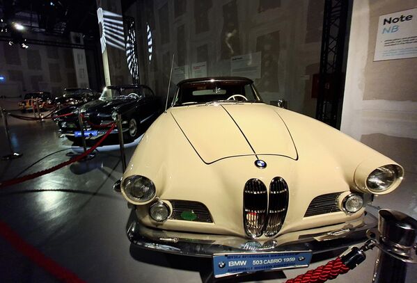 Изузетно редак луксузни аутомобил BMW 503 Кабриолет из 1959. године. Произведено је само 412 примерака модела 503 (од чега 139 кабриолета), што га чини једним од најређих BMW модела на свету. Овај аутомобил поседује и историјски значај јер је био део пратње председника Тита - Sputnik Србија