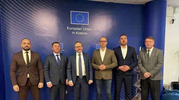 Делегација Српске листе са Емануелом Жиофреом - Sputnik Србија