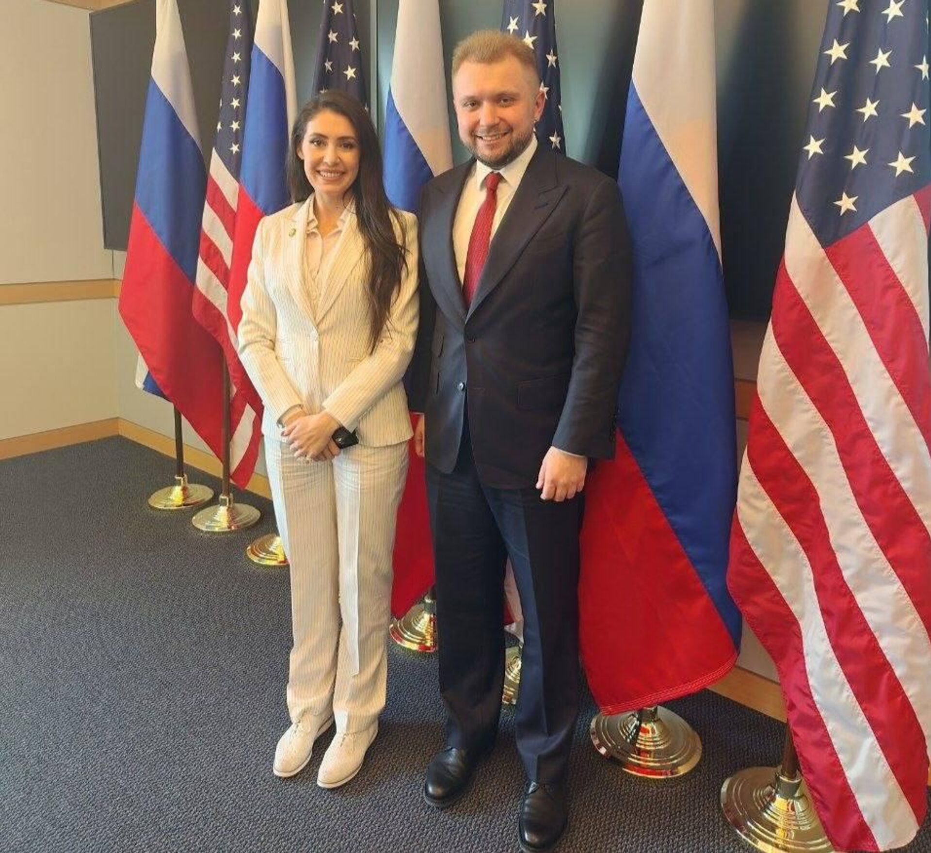 Потпредседник руске Думе Борис Чернишов и Ана Паулина Луна, конгресмен САД - Sputnik Србија, 1920, 27.03.2026