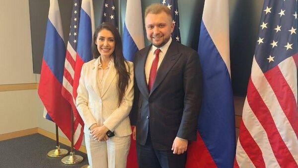 Potpredsednik ruske Dume Boris Černišov i Ana Paulina Luna, kongresmen SAD - Sputnik Srbija