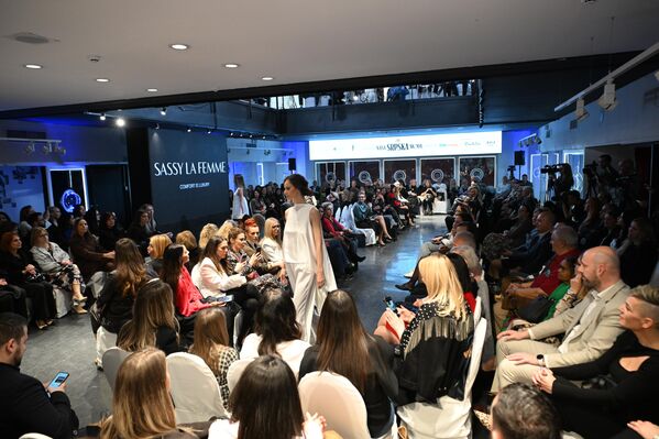 Традиционални сегмент поверен је Модној кући „Сирогојно“, симболу златиборског краја и југословенске моде. - Sputnik Србија