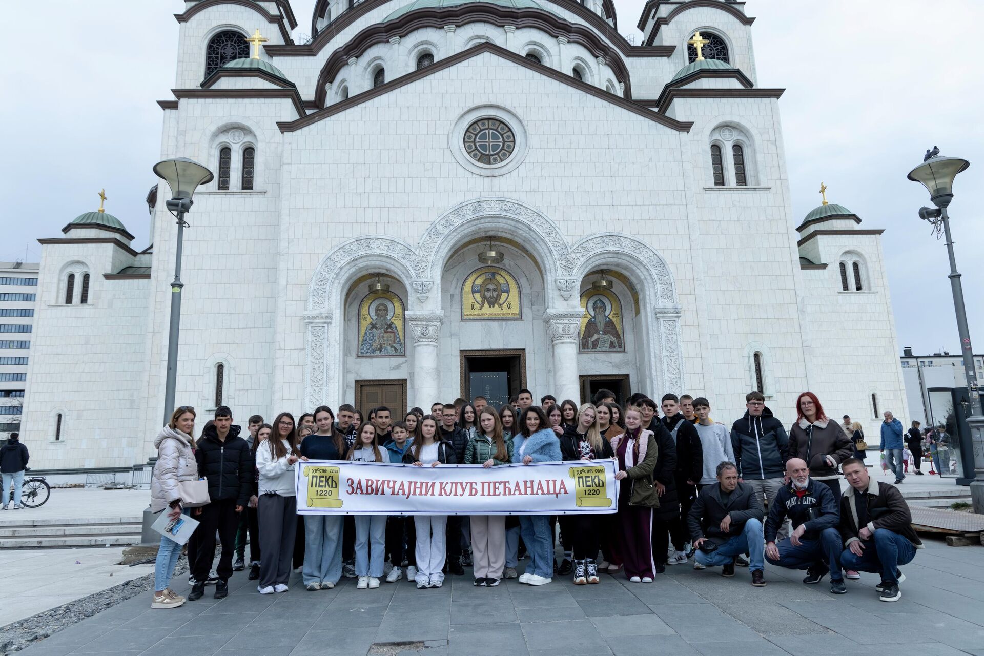 Деца из Пећког округа са КиМ у посети Храму Светог Саве у Београду - Sputnik Србија, 1920, 28.03.2026