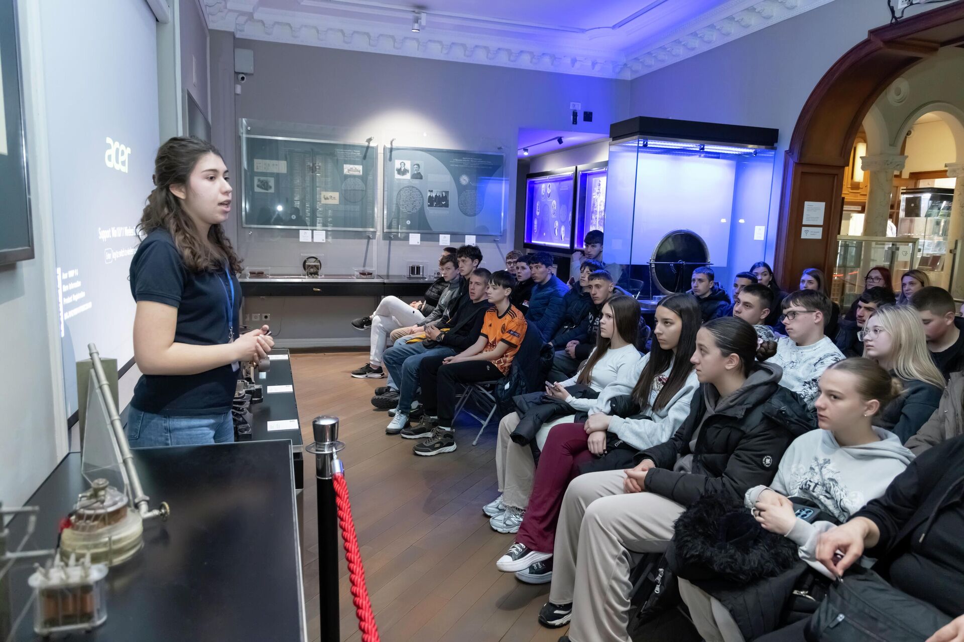 Деца из Пећког округа са КиМ у Музеју Николе Тесле у Београду - Sputnik Србија, 1920, 28.03.2026