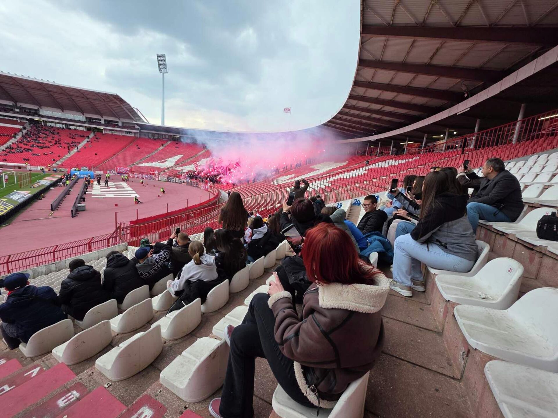 Деца из Пећког округа са КиМ на утакмици Црвене звезде - Sputnik Србија, 1920, 28.03.2026