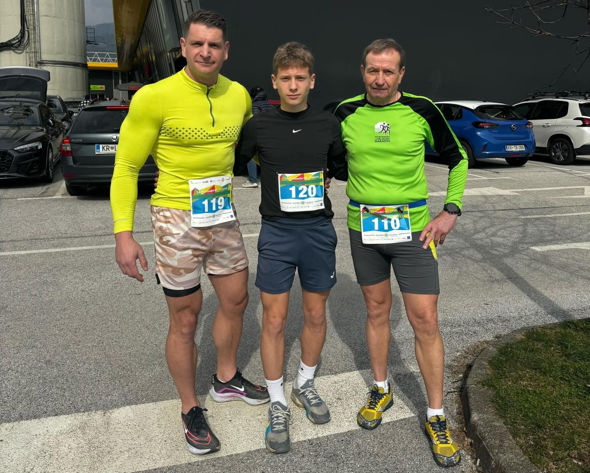 Три генерације Стевановића спремни за трку, отац Рајко је искусни маратонац, а син Данило фудбалер - Sputnik Србија, 1920, 28.03.2026