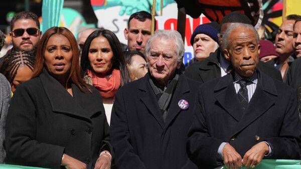 Роберт де Ниро на протестима Без краљева у Њујорку. - Sputnik Србија