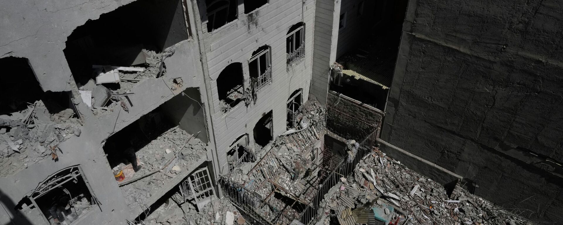 Pogođena zgrada u Teheranu. - Sputnik Srbija, 1920, 29.03.2026