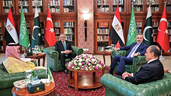 Šefovi diplomatije Pakistana, Saudijske Arabije, Turske i Egipta na sastanku u Islamabadu. - Sputnik Srbija