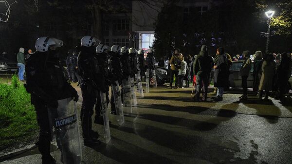 Policija obezbeđuje biračko mesto u Kuli - Sputnik Srbija