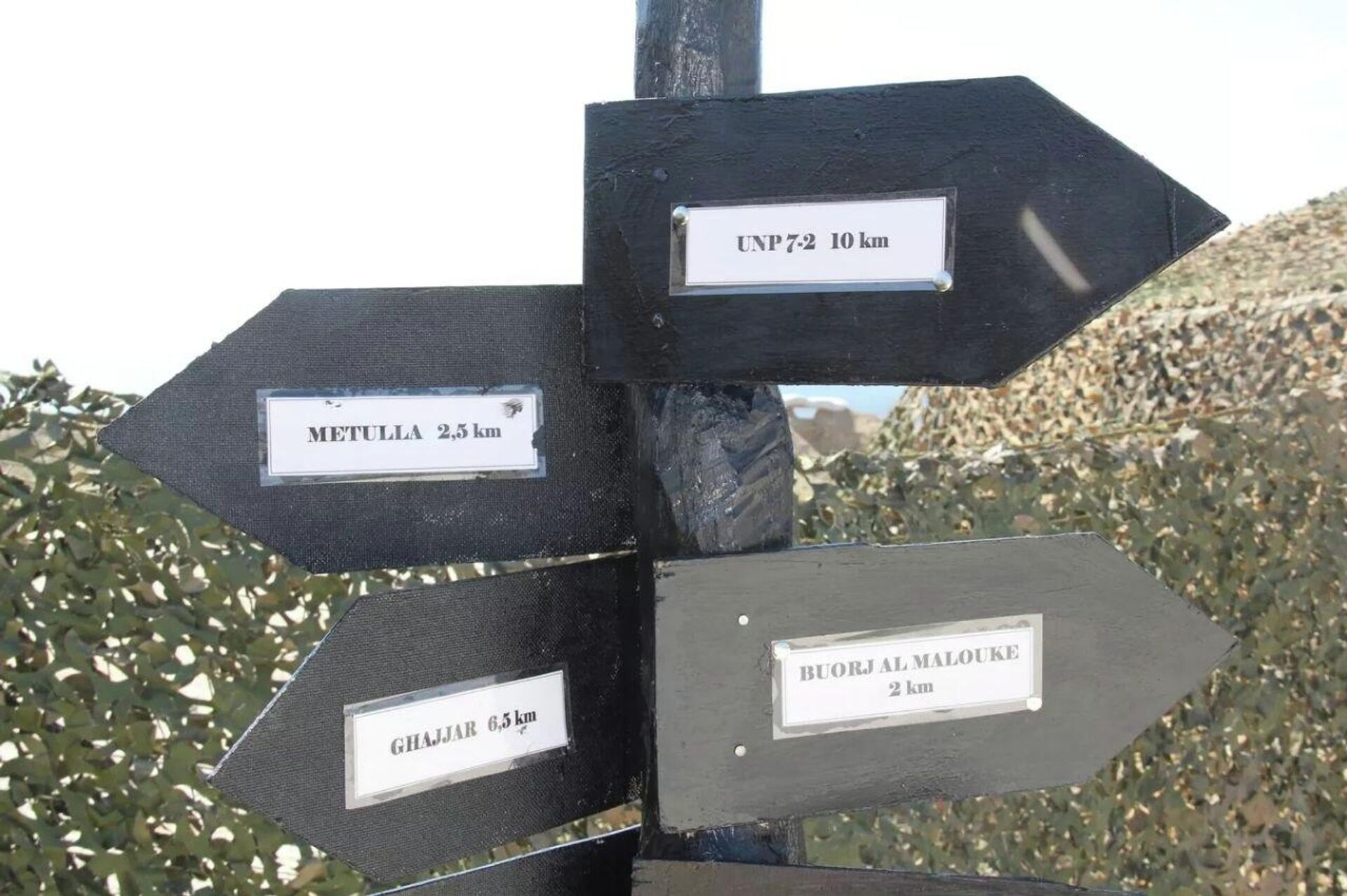 Услови рада у Бази Југ идентични су онима у Либану, па су и путокази веродостојни Услови рада у Бази Југ идентични су онима у Либану, па су и путокази веродостојни - Sputnik Србија, 1920, 30.03.2026