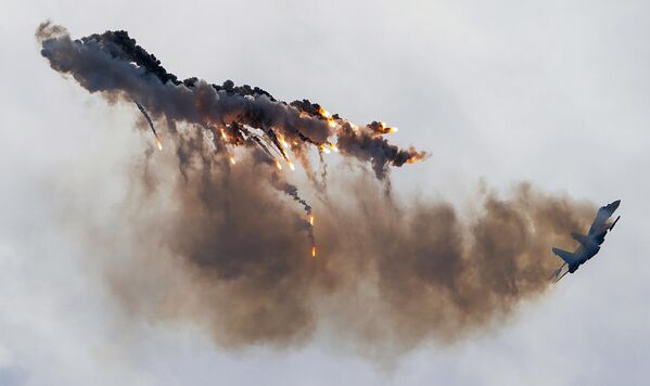 Nakon toga su usledili prikazi u drugim zemljama i na raznim kontinentima, uključujući dve posete Sjedinjenim Državama. Takođe su bili nastupi u Kanadi, Francuskoj, Holandiji, Slovačkoj, Norveškoj, Belgiji, Luksemburgu i UAE. - Sputnik Srbija