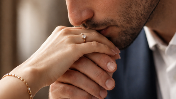 Ljubljenje ruke - Sputnik Srbija