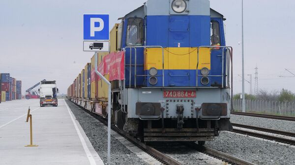 Voz iz Batajnice sa srpskim proizvodima krenuo put kineske provincije Hebej - Sputnik Srbija