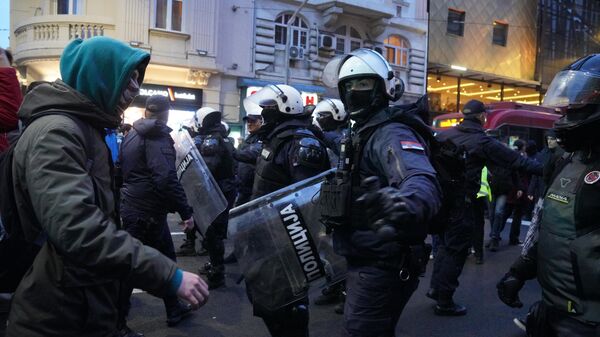 Инциденти на протесту код Ректората - Sputnik Србија