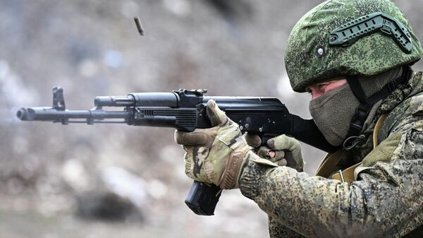 Ruski vojnik u zoni SVO Ruski vojnik u zoni SVO - Sputnik Srbija