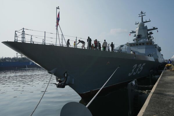 Претходне заједничке вежбе Русије и Индонезије одржане су у мају 2025. године. Тада су руску страну представљале корвете Алдар Циденжапов и Резкиј, као и танкер Печенга. Исти бродови су учествовали и у петој мултилатералној поморској вежби Комодо на Балију у фебруару 2025. године. - Sputnik Србија