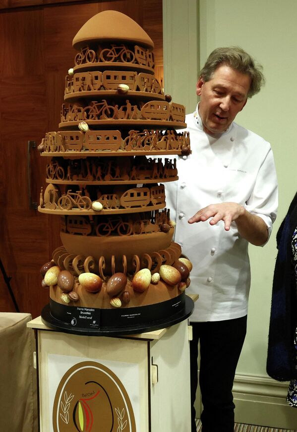 Џиновско чоколадно јаје, које је креирао Пјер Марколини. - Sputnik Србија