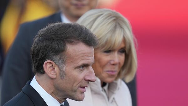 Emanuel Makron sa suprugom Brižit - Sputnik Srbija