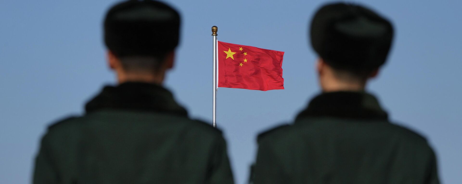 Vojnici ispred zastave Kine u Pekingu. - Sputnik Srbija, 1920, 04.04.2026