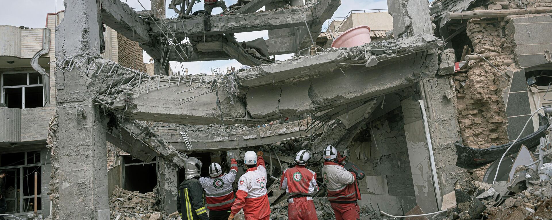 Stambena zgrada pogođena u američko.izraelskom napadu na Teheran Stambena zgrada pogođena u američko.izraelskom napadu na Teheran - Sputnik Srbija, 1920, 06.04.2026