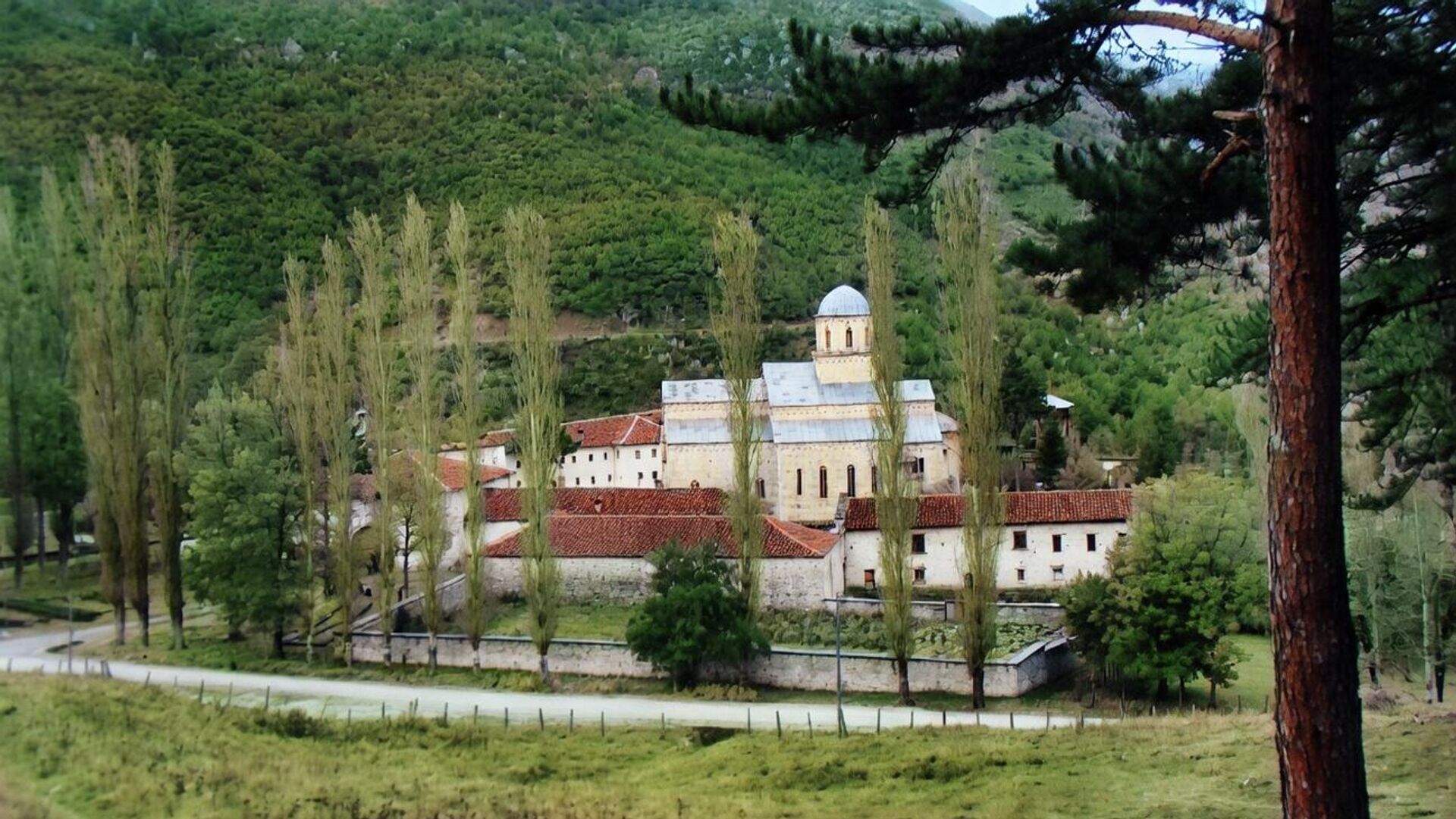Манастир Високи Дечани 1964. године - Sputnik Србија, 1920, 05.04.2026