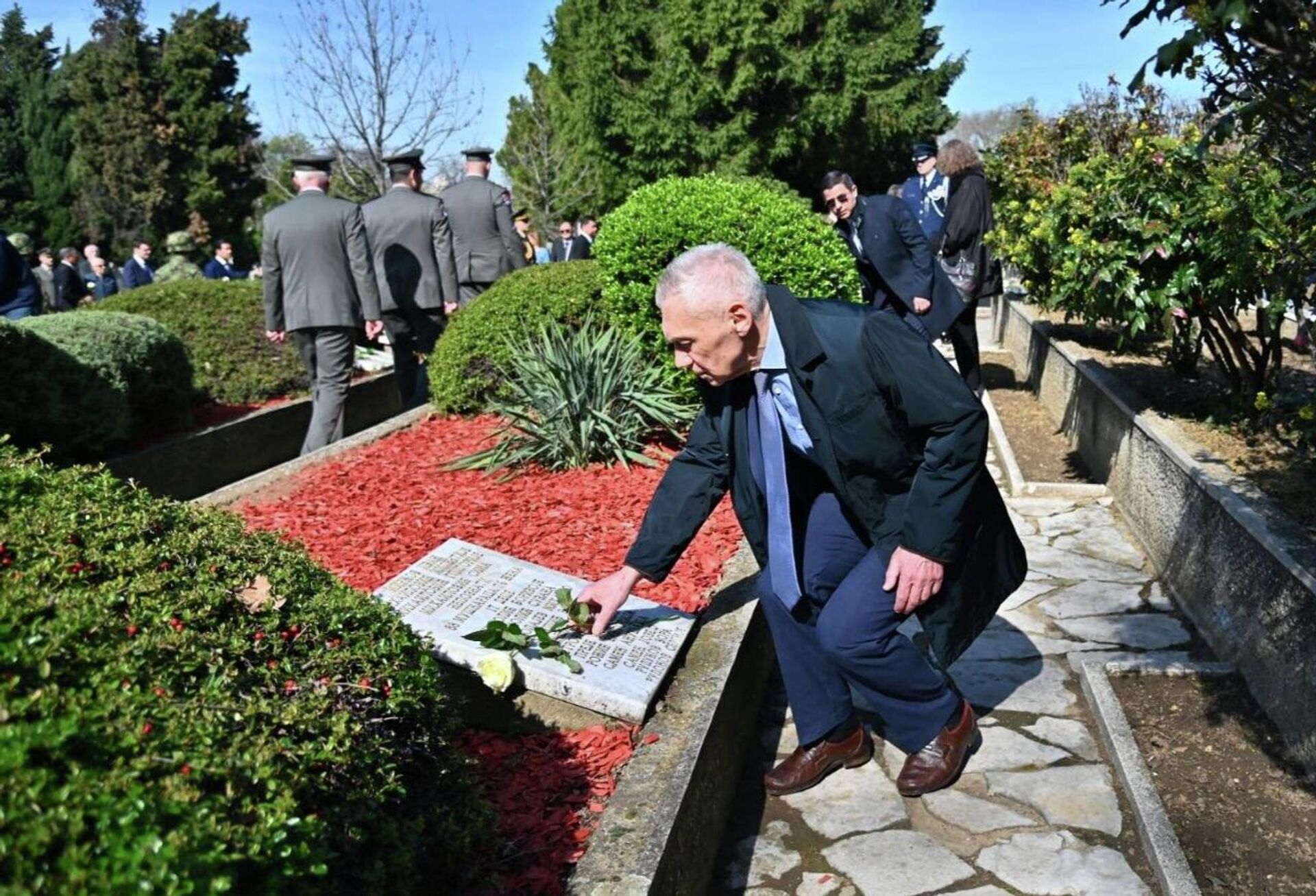 Положени венци у Алеји страдалих у шестоаприлском бомбардовању - Sputnik Србија, 1920, 06.04.2026