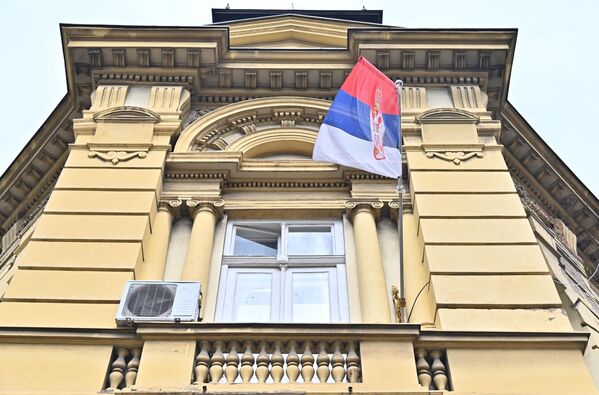 Спрат здања окренут Васиној био је резервисан за канцеларије, док су се у приземљу здања налазили дућани. На углу изнад улаза, на спрату зграде налазила се канцелараја управника.   - Sputnik Србија