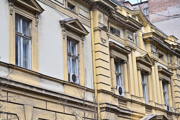 После Другог светског рата зграда Класне лутрије променила је намену. Лутрија се преселила у нове просторије, а у зграду је смештен Историјски архив Београда који се ту налазио до 1972. када се у здање усељава  „Београдска банка“  - Sputnik Србија