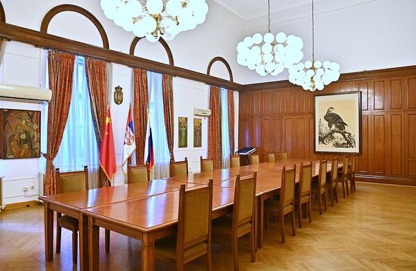 На спрату се налазила лутријска сала, украшена уметничким делима Ристе Вукановића, међу којима је доминирао портрет краља Александра Обреновића. После Мајског преврата, ова слика је замењена портретом краља Петра Карађорђевића - Sputnik Србија