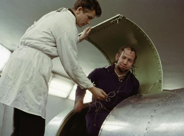 Космонаут Алексеј Леонов је први човек који је изашао у свемир. То се догодило 18. марта 1965. - Sputnik Србија