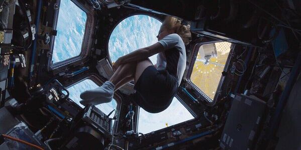 Кадар из филма "Изазов" (2023), руског редитеља Клима Шипенка — историјског, првог остварења снимљеног у свемиру. - Sputnik Србија