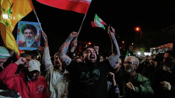 Люди радуются двустороннему прекращению огня между Ираном и США  - Sputnik Србија