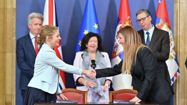 RFZO i Astra zeneka potpisuju ugovor - Sputnik Srbija