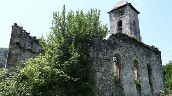 Православна црква Врело Цазин страдала за време рата од Армје БиХ - Sputnik Србија