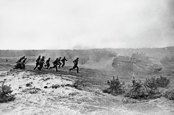 Trupe Prve gardijske divizije napadaju prilaze Kenigsbergu. - Sputnik Srbija