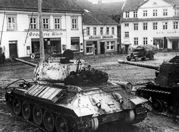 Kenigsberška ofanziva -  sovjetski tenkovi na obodu grada. - Sputnik Srbija