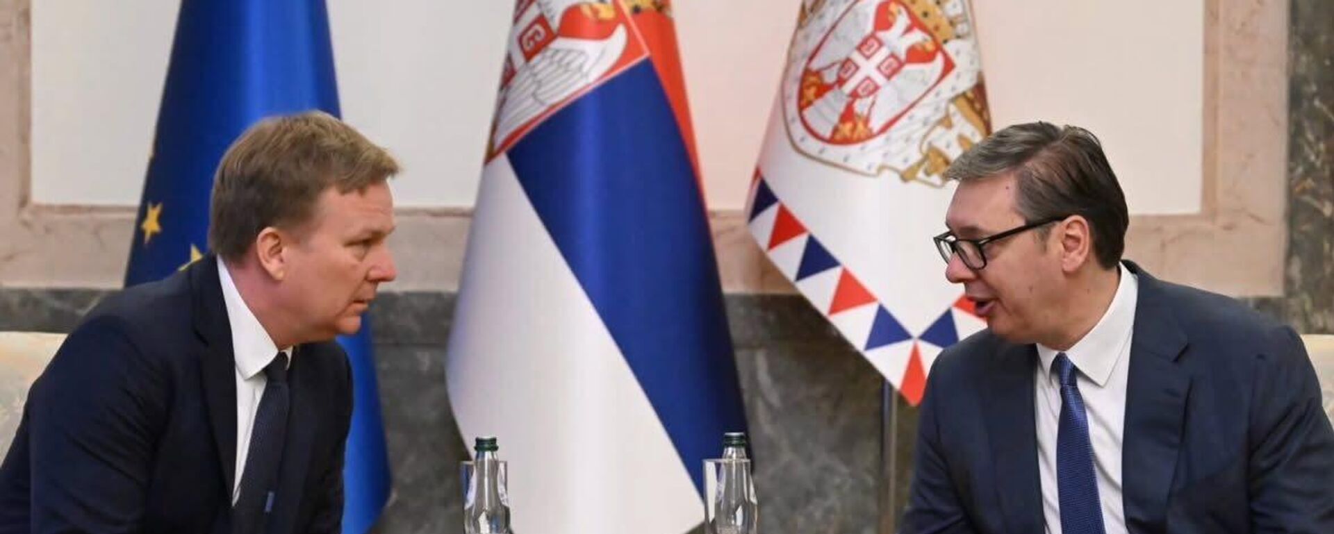 Председник Србије Александар Вучић и специјални изаслаником ЕУ за дијалог Београда и Приштине Петер Соренсен - Sputnik Србија, 1920, 09.04.2026