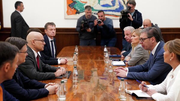 Konsultacije predsednika Srbije Aleksandra Vučića sa predstavnicima SNS-a - Sputnik Srbija