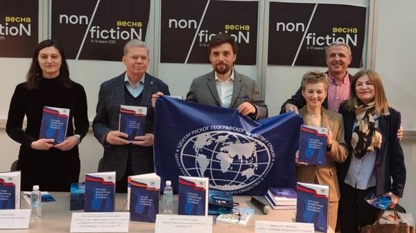 Мирољуб Милинчић, директор Центра Руског географског друштва у Србији, професор Географског факултета Универзитета у Београду са колегама из Москве - Sputnik Србија