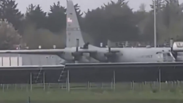 Ирац „напао“ амерички војни авион /видео/