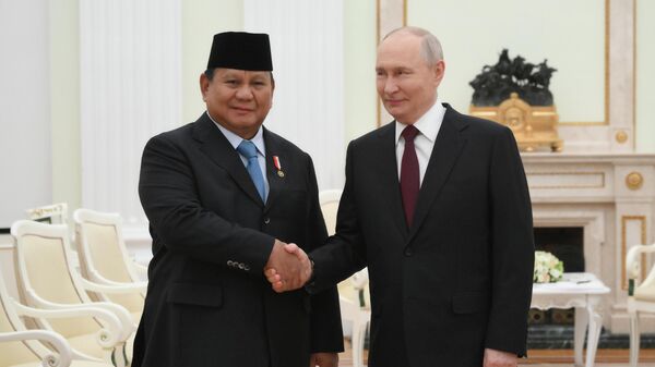 Ruski predsednik Vladimir Putin i predsednik Indonezije Prabovo Subijanto u Kremlju - Sputnik Srbija