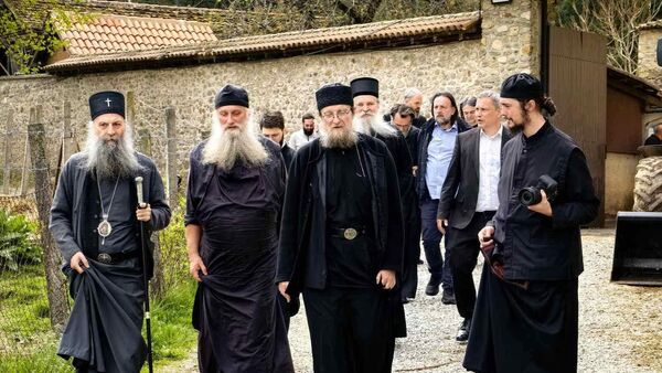 Патријарх Порфирије на имању манастира Високи Дечани  - Sputnik Србија