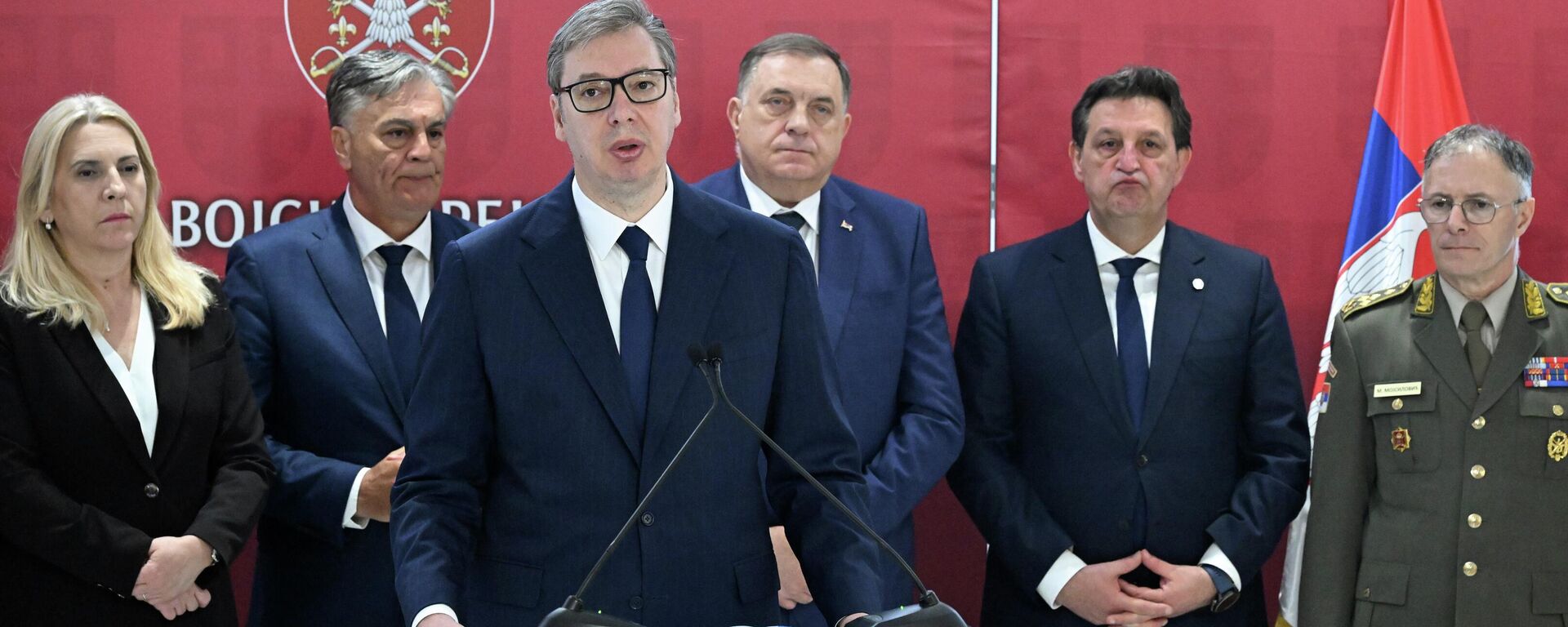 Александар Вучић на састанку војног врха  - Sputnik Србија, 1920, 15.04.2026