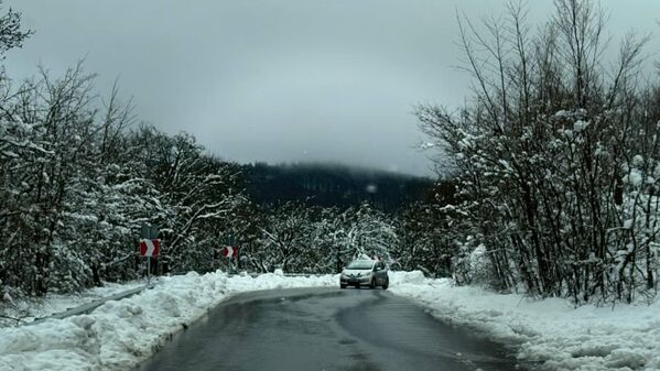 Na samo 30 kilometara od Tbilisija, prava zima počinje u aprilu. - Sputnik Srbija