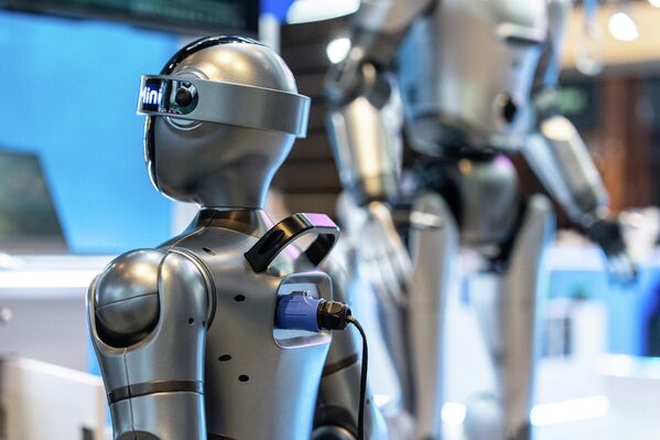 Убрзавање развоја производа попут хуманоидних робота и њихове примене део је кинеског плана за период 2026-2030. - Sputnik Србија