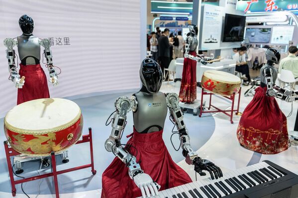 Хуманиоидним роботима није страно ни умеће свирања разних инструмената. - Sputnik Србија
