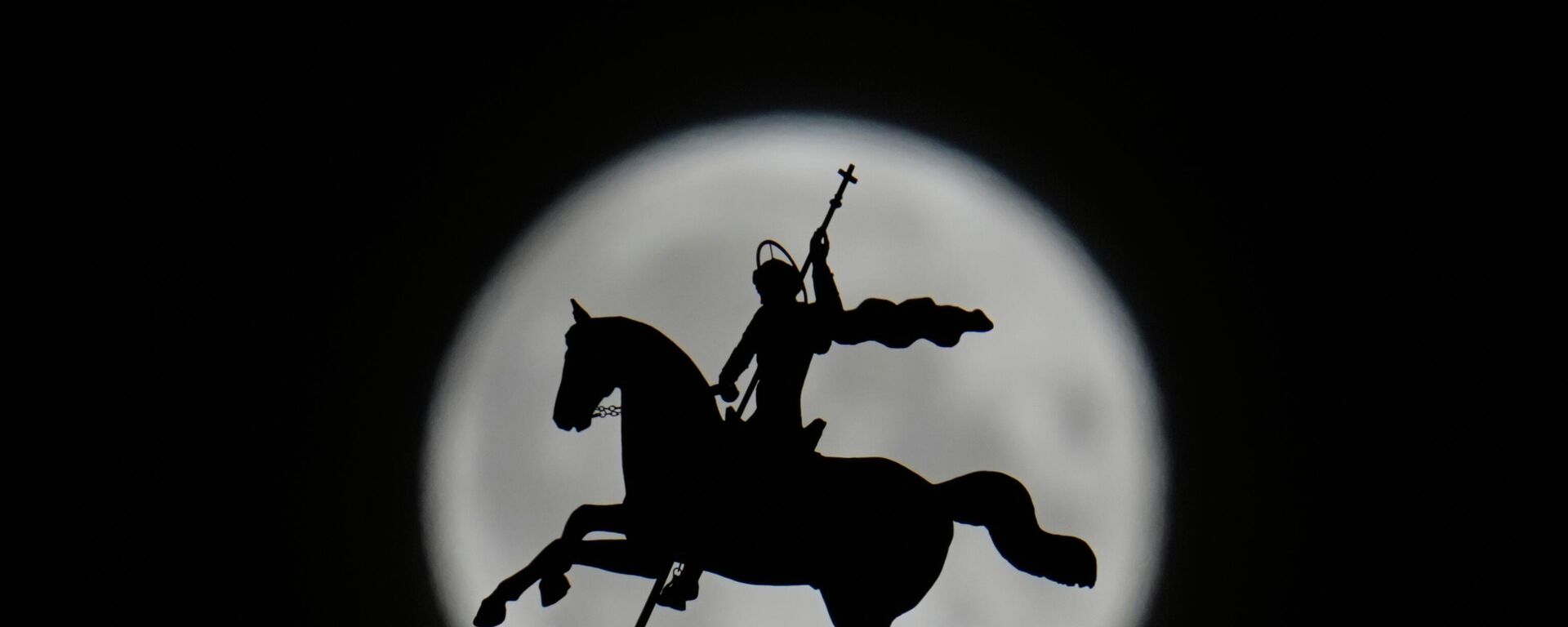 Moskva, zalazak Meseca - Sputnik Srbija, 1920, 15.04.2026